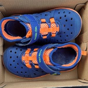 Stride rite Made 2 Play Phibian water shoes 7M